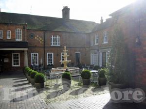 Picture of Coachmans Bar (Mercure Farnham Bush Hotel)